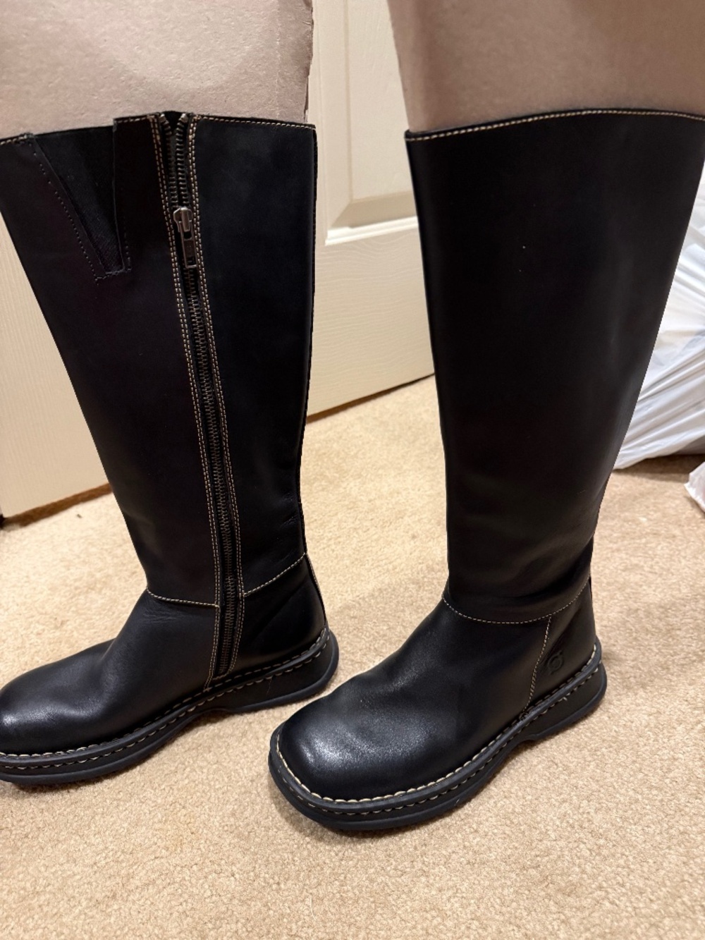 NWOT BORN BLACK LEATHER KNEE HIGH BOOTS SIZE 7